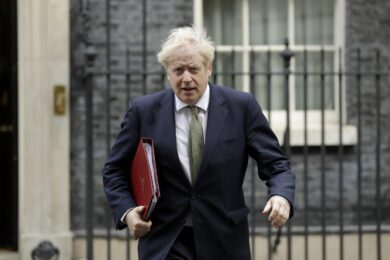 Seduta infuocata in Parlamento: Boris Johnson non si dimette e va all’attacco