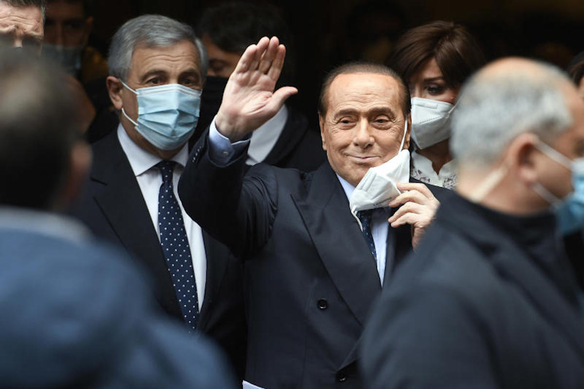 Fi, Berlusconi soffrirebbe di un’infezione. In ospedale non solo per controlli Fi, Berlusconi soffrirebbe di un’infezione. In ospedale non solo per controlli