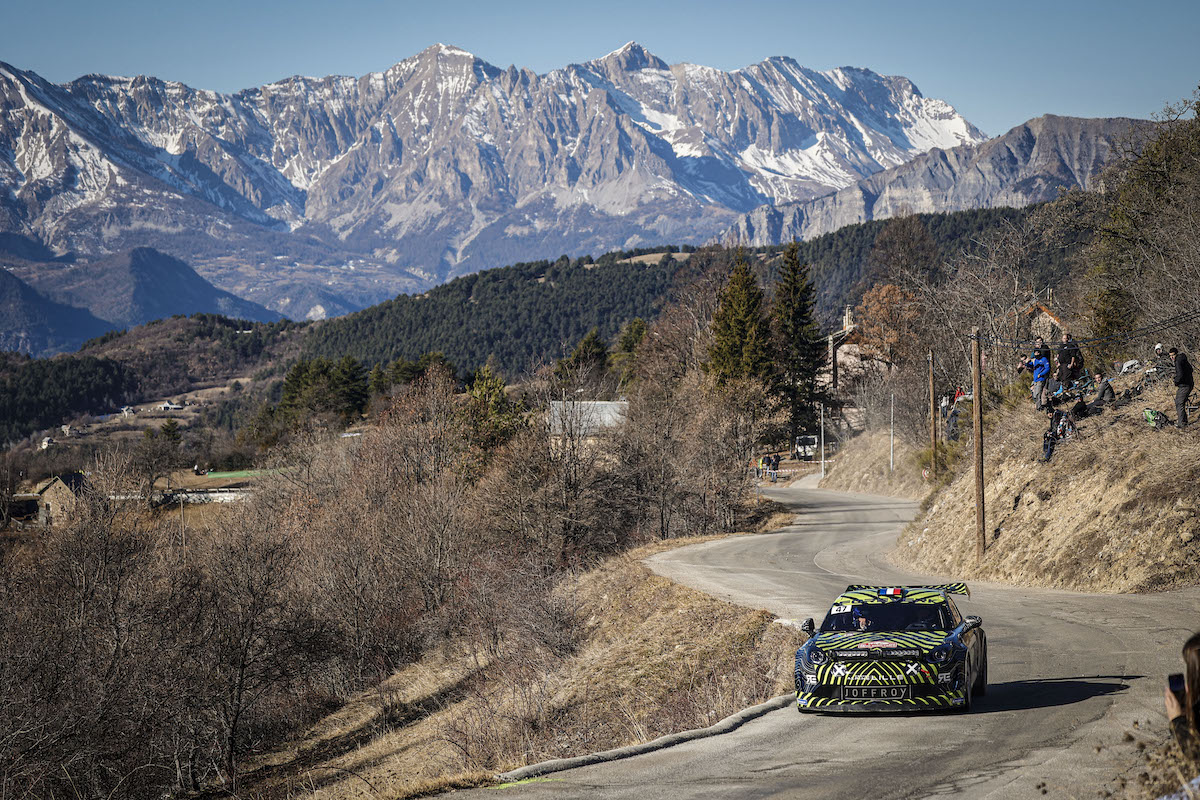 Alpine vince il primo round della stagione della Coppa FIA R-GT Alpine vince il primo round della stagione della Coppa FIA R-GT
