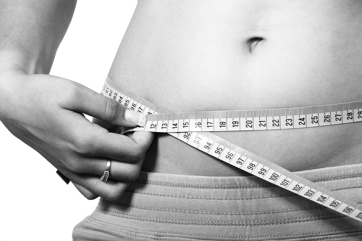 Maniglie dell’amore come eliminarle? Ecco la dieta giusta da seguire Maniglie dell’amore come eliminarle? Ecco la dieta giusta da seguire