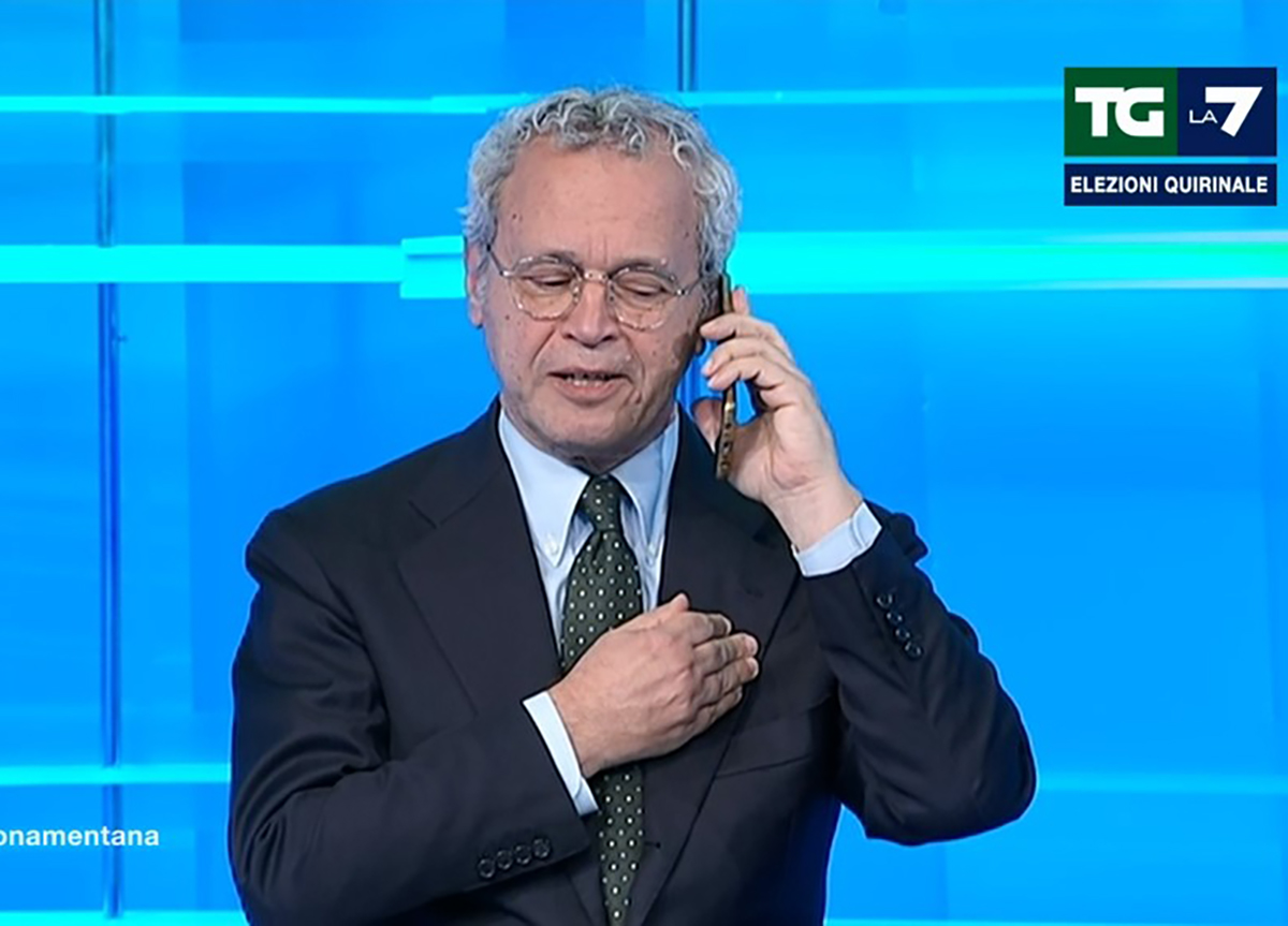 Quirinale, Grillo chiama Mentana in diretta: siparietto sul caso Conte-Draghi Quirinale, Grillo chiama Mentana in diretta: siparietto sul caso Conte-Draghi