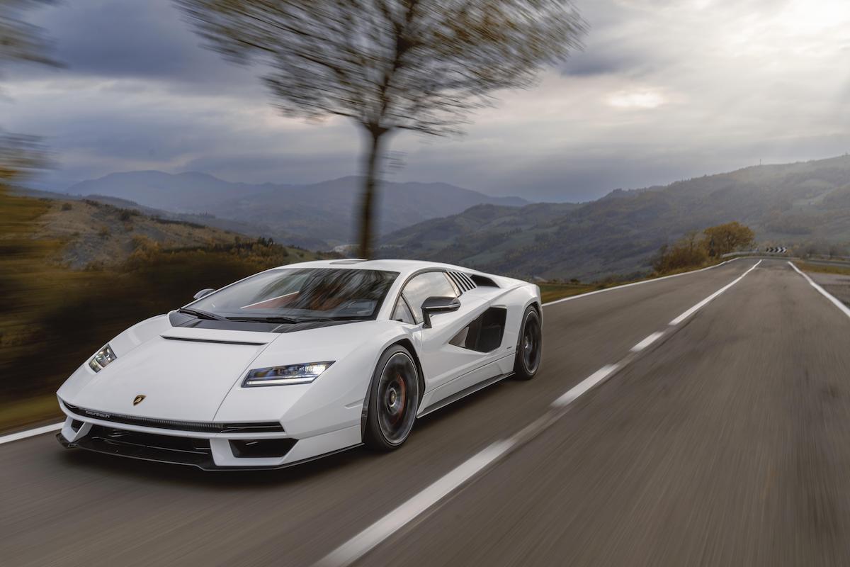 La Lamborghini Countach LPI 800-4, prima volta sulla strada La Lamborghini Countach LPI 800-4, prima volta sulla strada