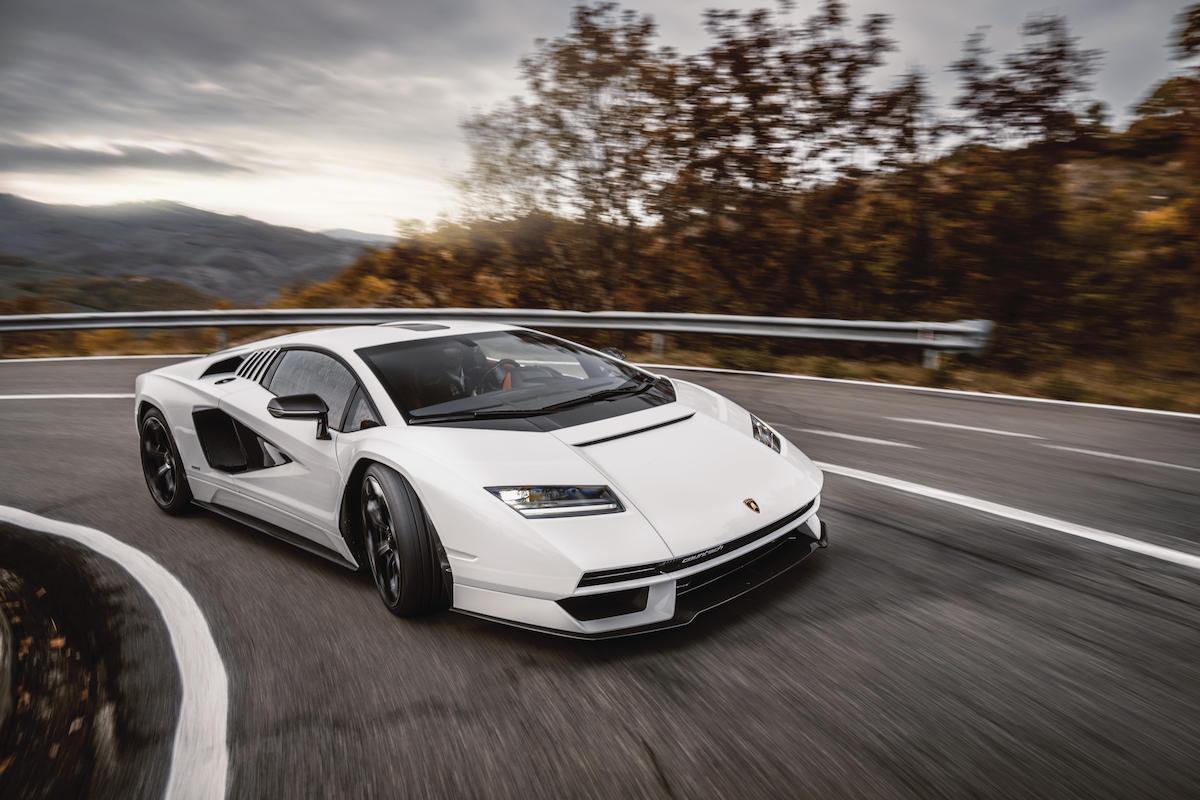 La Lamborghini Countach LPI 800-4, prima volta sulla strada La Lamborghini Countach LPI 800-4, prima volta sulla strada