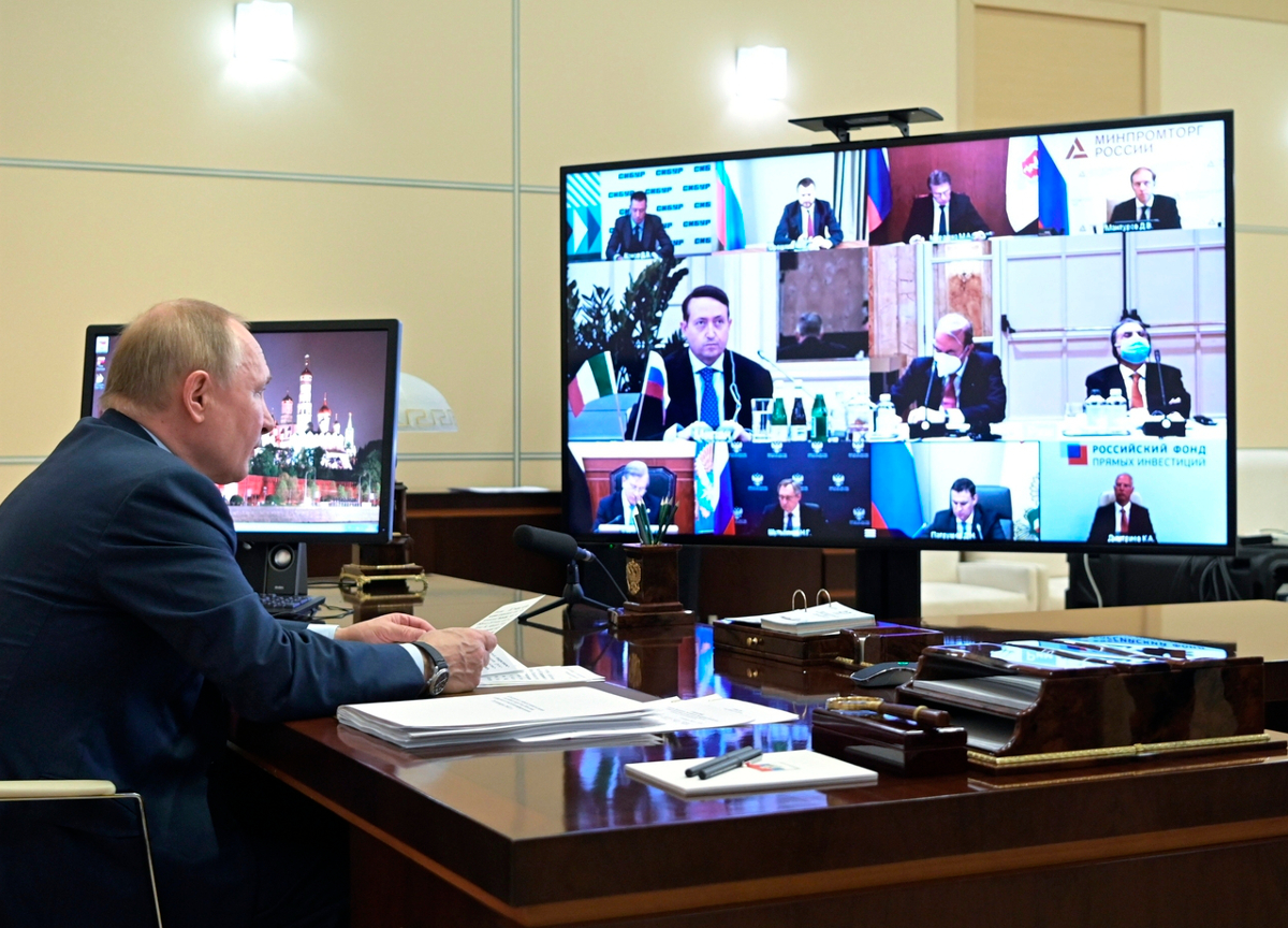 Russia, Putin vede le imprese italiane. Furia Bruxelles: “Inopportuno” Russia, Putin vede le imprese italiane. Furia Bruxelles: “Inopportuno”