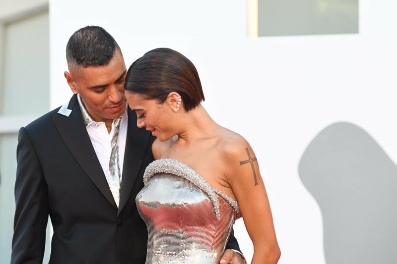 Elodie si confessa: “Ho una sindrome dell’abbandono grande quanto me”