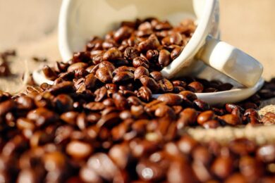 Colesterolo alto e caffè: c’è una correlazione ma non dipende dalla varietà
