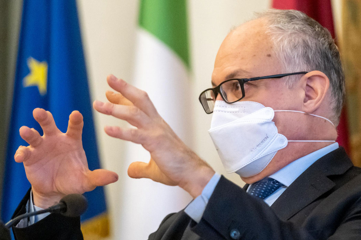 Calenda e Gualtieri, la luna di miele è finita. “No alla milizia del sindaco”
