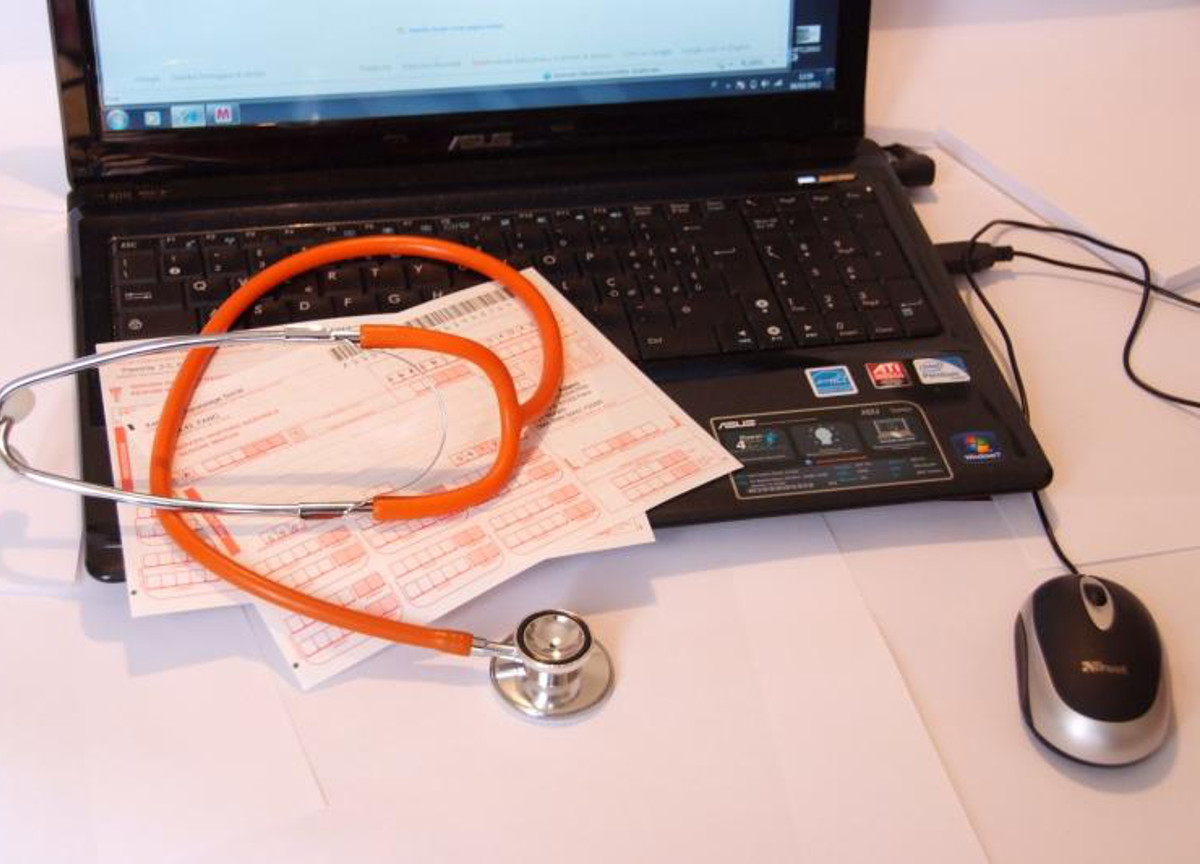 Medici sotto stress: “Insulti e richieste di esenzione al vaccino da no vax”