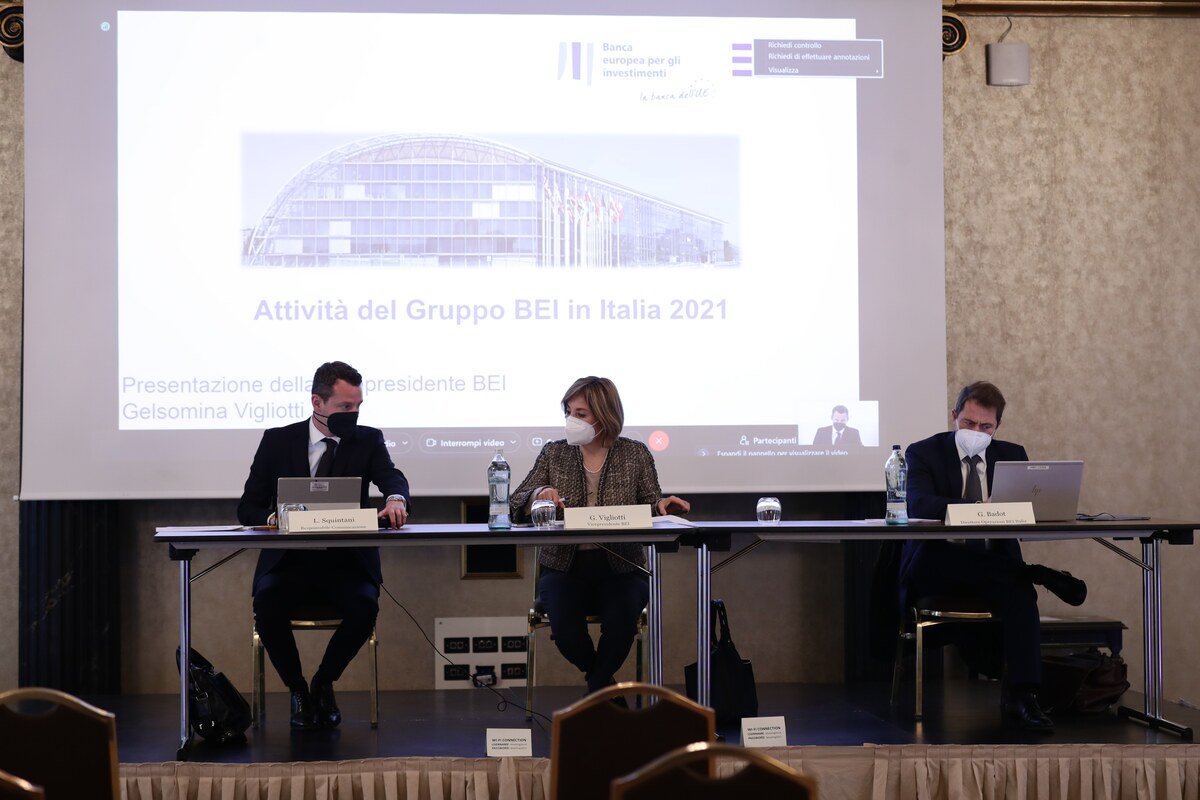 Banca Europea per gli Investimenti: in Italia 122 operazioni per 13,5 miliardi Banca Europea per gli Investimenti: in Italia 122 operazioni per 13,5 miliardi