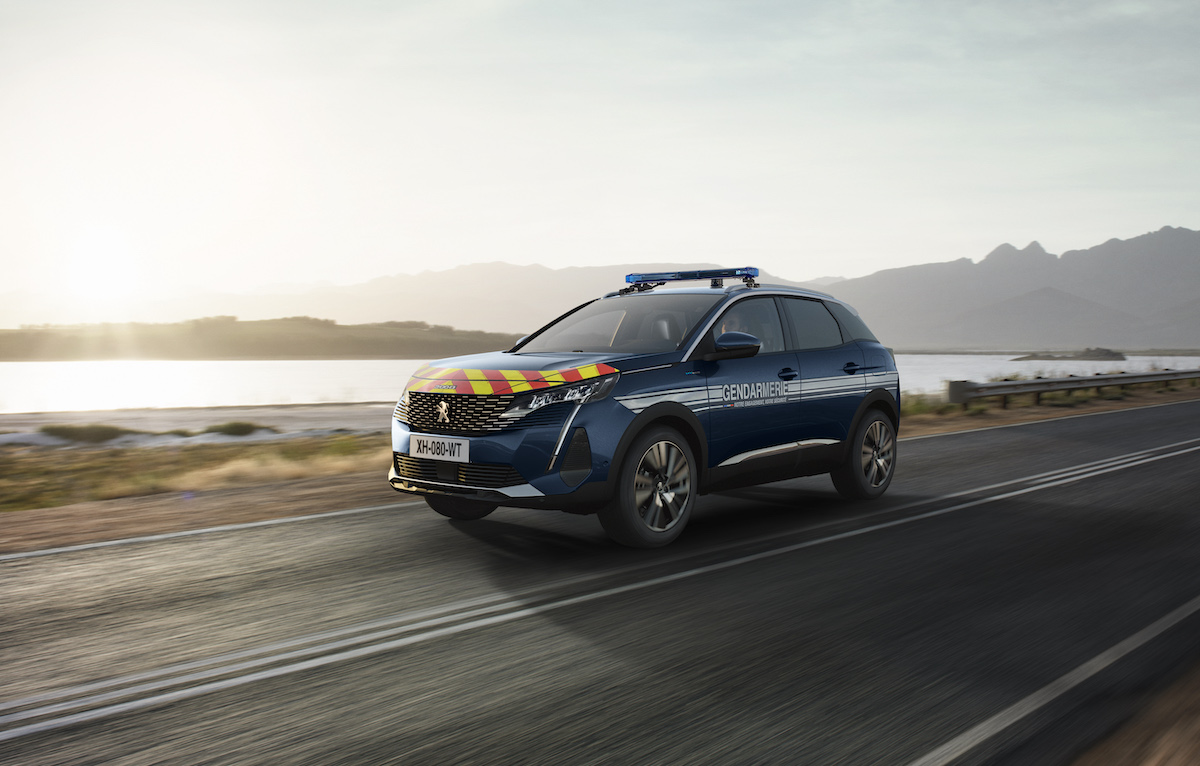 PEUGEOT 3008 Hybrid veste la divisa della gendarmeria francese PEUGEOT 3008 Hybrid veste la divisa della gendarmeria francese