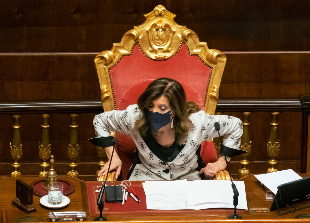 Quirinale, “Mi dovete votare”. Casellati, sms di autocandidatura. Tocca a lei