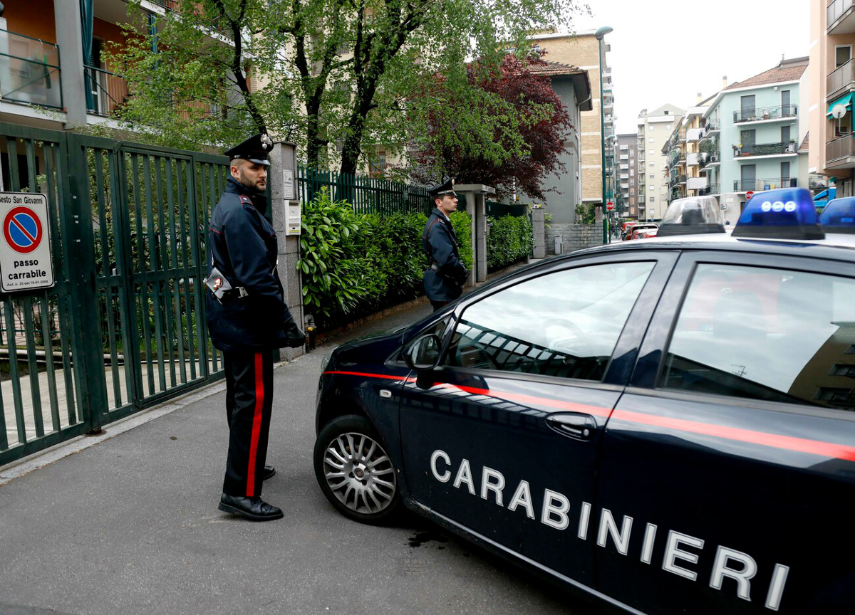 Montesacro, terrorizzava le giovani coppie e poi le rapinava: fermato 26enne Montesacro, terrorizzava le giovani coppie e poi le rapinava: fermato 26enne