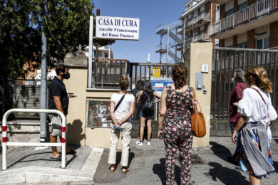 Pandemia: il prezzo più altro pagato dagli anziani, “Ora la telemedicina”