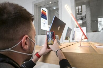 Apple, ma quale crisi dei chip. Vendite e utili al top grazie all’iPhone13