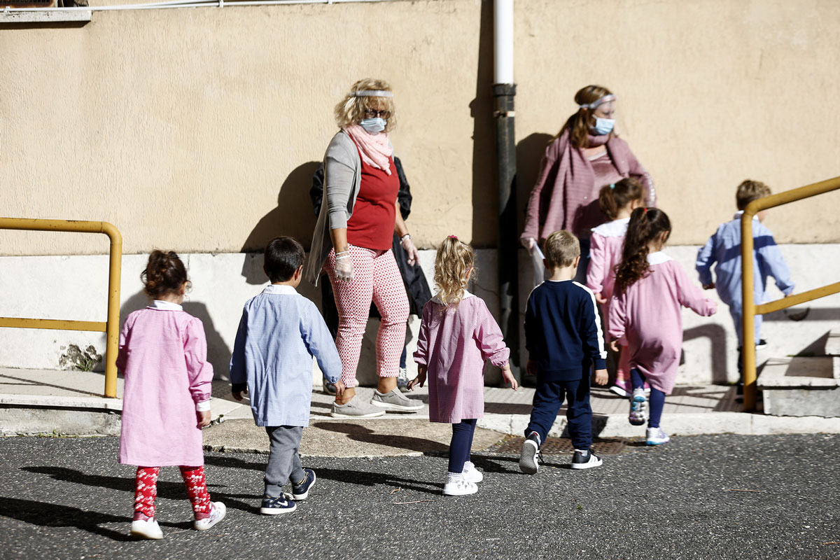 La Pandemia scatena la pubertà precoce. Bimbe di 7 anni già donne. Allarme La Pandemia scatena la pubertà precoce. Bimbe di 7 anni già donne. Allarme