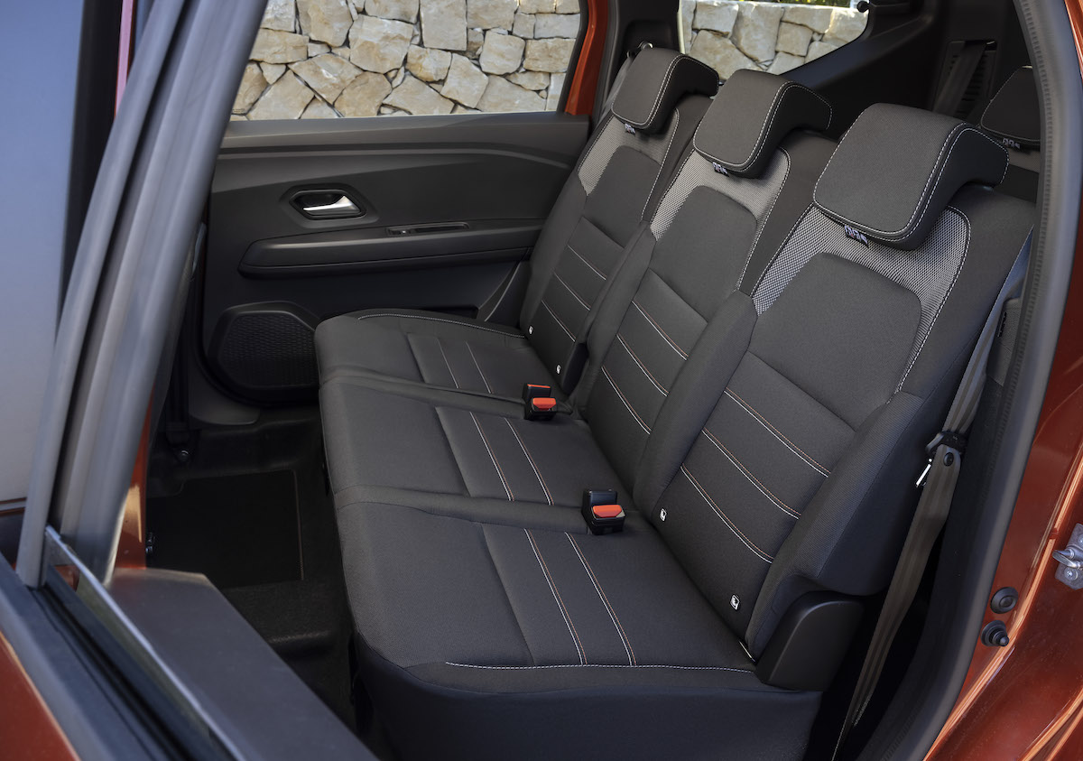 Nuovo Dacia Jogger, la station wagon con un look da crossover Nuovo Dacia Jogger, la station wagon con un look da crossover