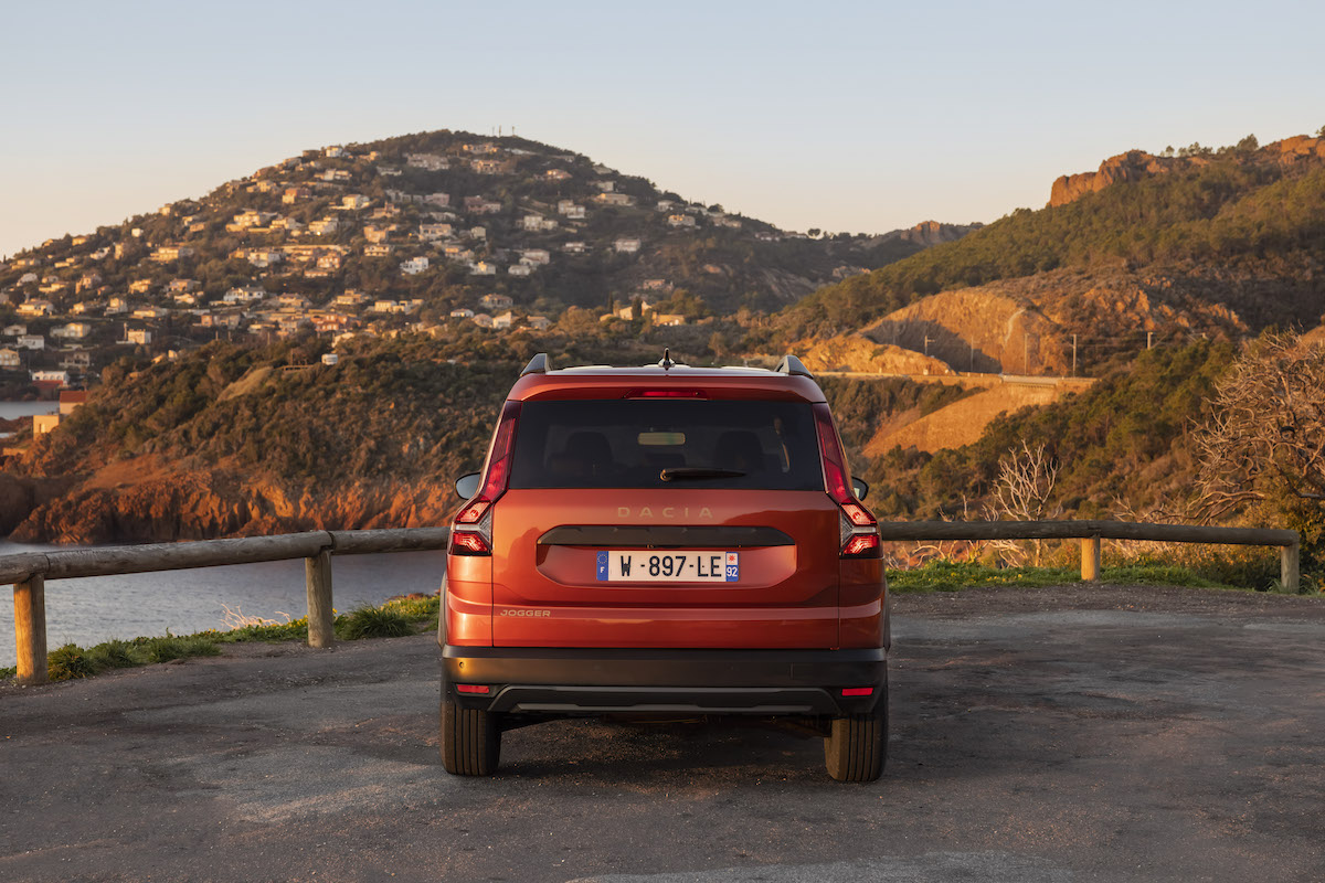 Nuovo Dacia Jogger, la station wagon con un look da crossover Nuovo Dacia Jogger, la station wagon con un look da crossover