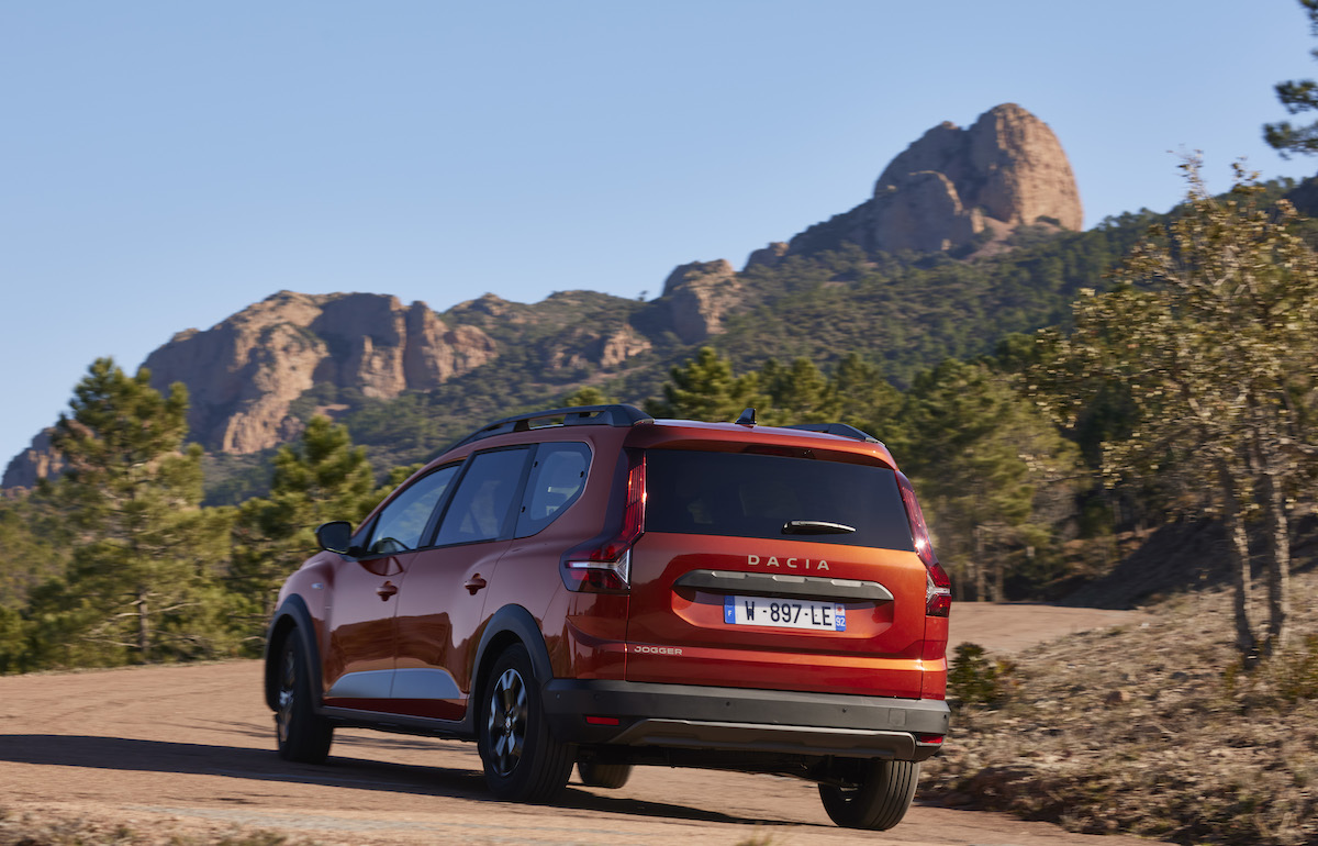 Nuovo Dacia Jogger, la station wagon con un look da crossover Nuovo Dacia Jogger, la station wagon con un look da crossover