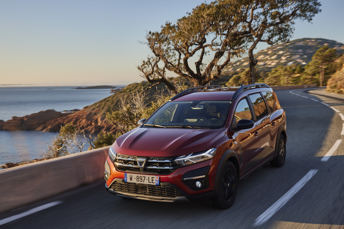 Nuovo Dacia Jogger, la station wagon con un look da crossover Nuovo Dacia Jogger, la station wagon con un look da crossover