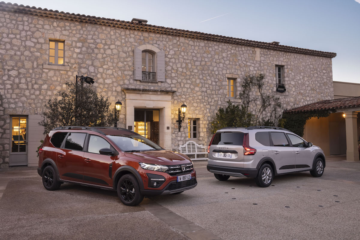 Nuovo Dacia Jogger, la station wagon con un look da crossover Nuovo Dacia Jogger, la station wagon con un look da crossover