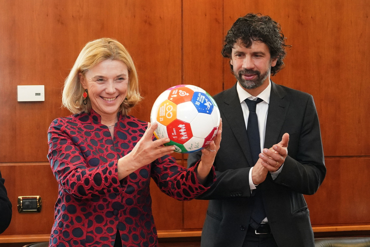 Quirinale, Salvini-Conte: “Una donna”. Belloni? No Renzi-FI. E il Pd…