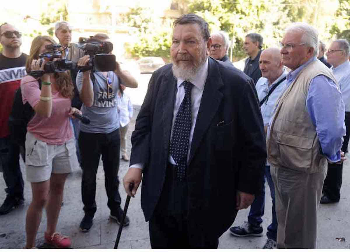 Giuliano Ferrara colpito da infarto, ricoverato a Grosseto: è grave Giuliano Ferrara colpito da infarto, ricoverato a Grosseto: è grave