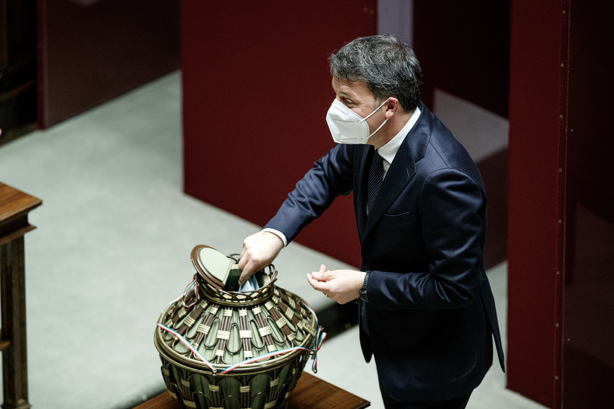 Quirinale, sesto giorno di votazione e trattative. Il web si scatena ancora Quirinale, sesto giorno di votazione e trattative. Il web si scatena ancora