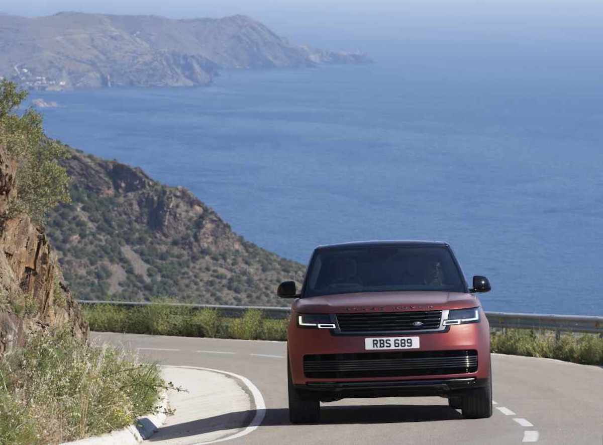Nuova Range Rover, arriva la versione  plug-in con un autonomia  fino a 113 km