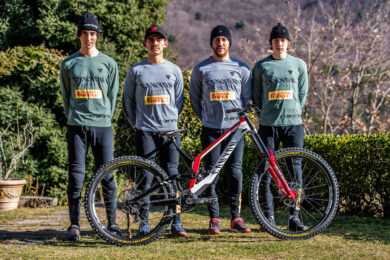 Presentato il team dh canyon cllctv pirelli