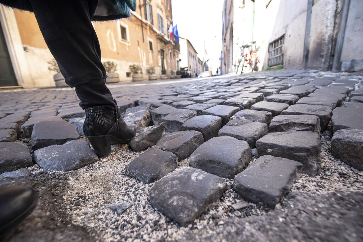 Emergenza buche a Roma: 30 morti e 5000 incidenti l’anno: class action al Tar