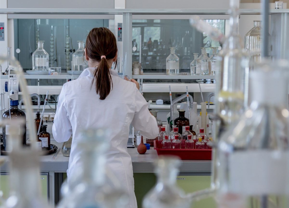 Covid, una molecola del sistema immunitario blocca anche Omicron Covid, una molecola del sistema immunitario blocca anche Omicron