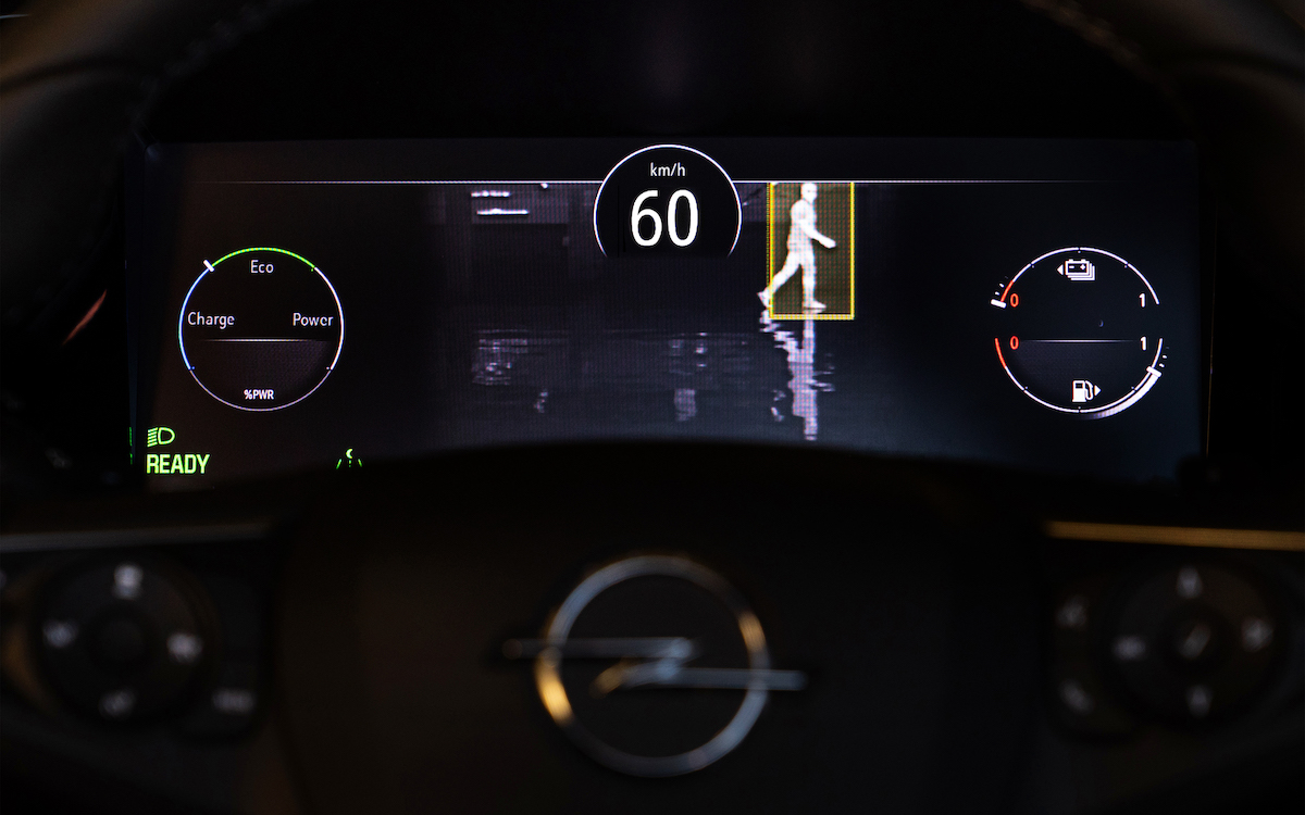 Opel: il sistema Night Vision con telecamera debutta sul nuovo Grandland