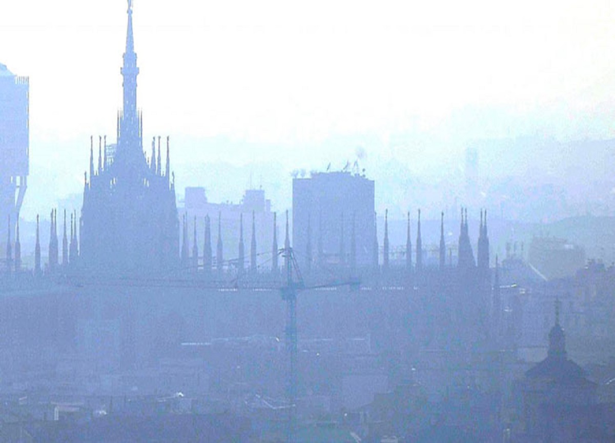 Smog a Milano, a gennaio Pm10 alle stelle Smog a Milano, a gennaio Pm10 alle stelle