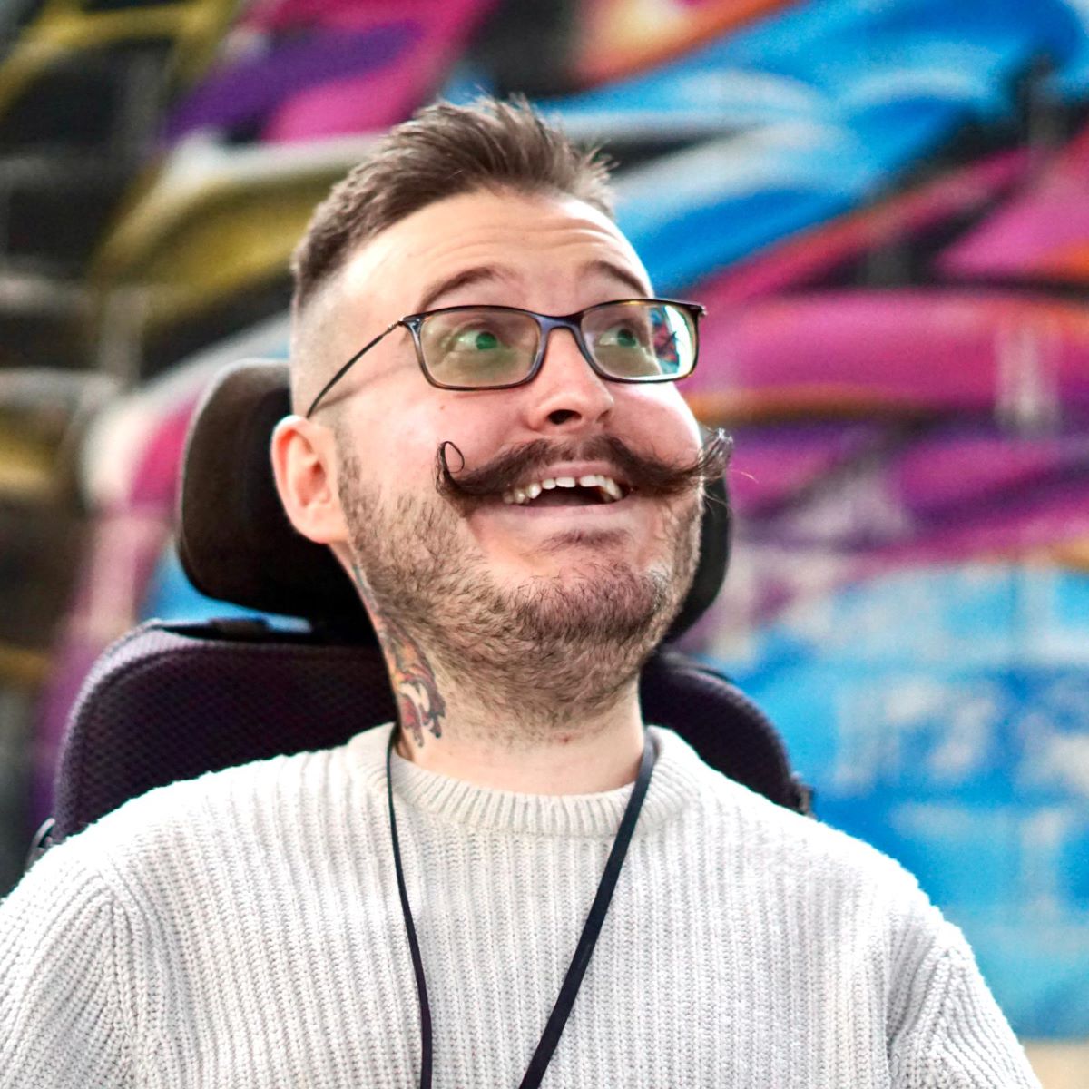 Simone Pedersoli, I sogni hanno le ruote: vivere al massimo con la disabilità Simone Pedersoli, I sogni hanno le ruote: vivere al massimo con la disabilità