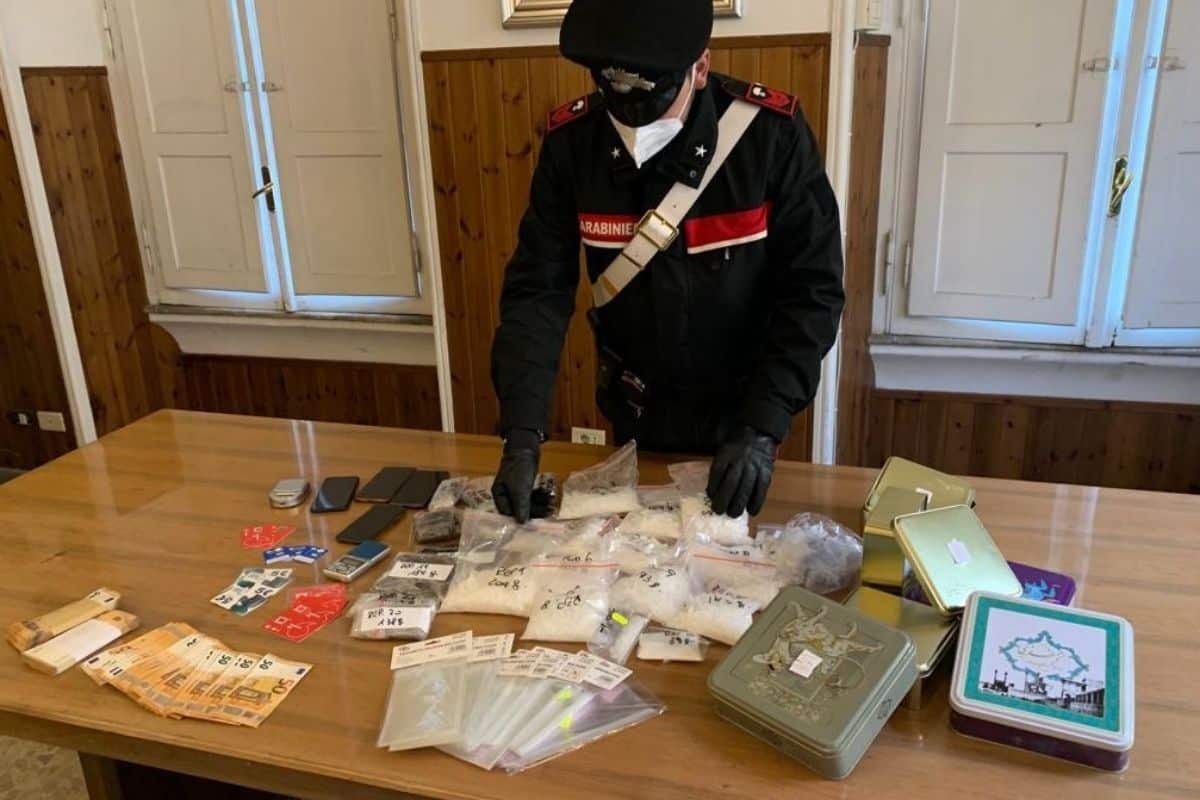 Blitz antidroga a Roma, in manette 11 persone. Sequestrati 3000 euro Blitz antidroga a Roma, in manette 11 persone. Sequestrati 3000 euro