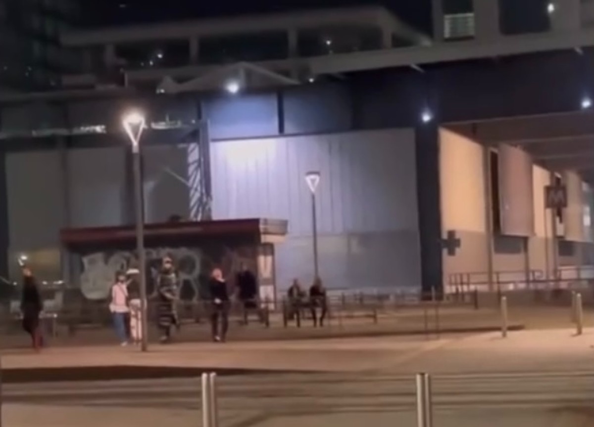 Galleria foto 'Milano, sfida tra gang di rapper rivali: gli scontri in zona Garibaldi' - foto 1