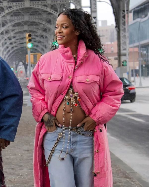 Rihanna incinta, Asap Rocky presto padre: le foto della coppia in dolce attesa