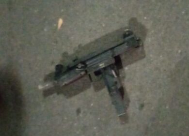 Milano, mitragliatrice gettata da un’auto in fuga in zona San Siro