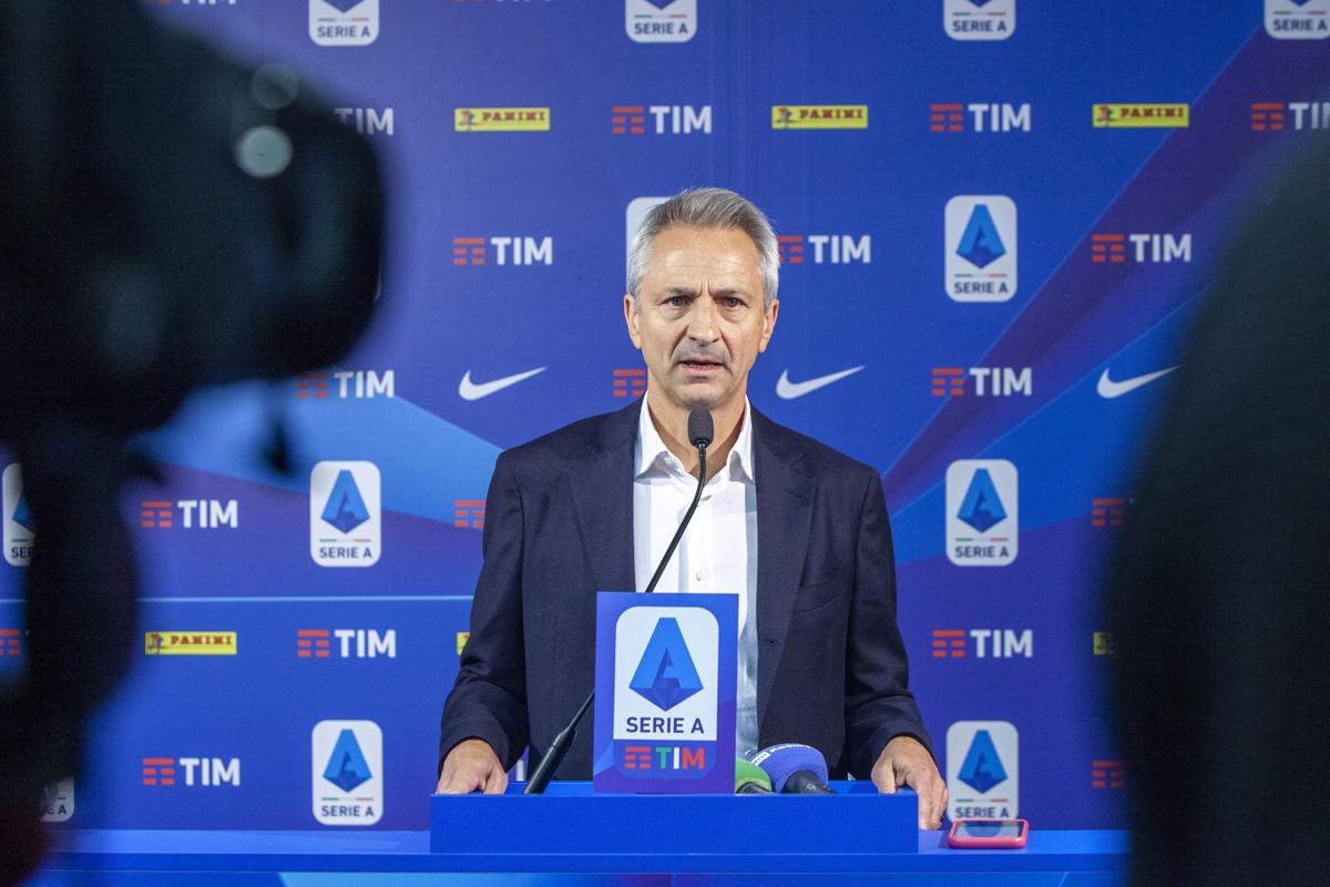 Serie A, Dal Pino lascia: “Contesto resistente al cambiamento”. E intanto è rischio commissariamento Serie A, Dal Pino lascia: “Contesto resistente al cambiamento”. E intanto è rischio commissariamento