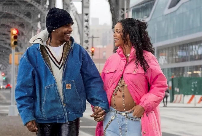 Rihanna incinta, Asap Rocky presto padre: le foto della coppia in dolce attesa