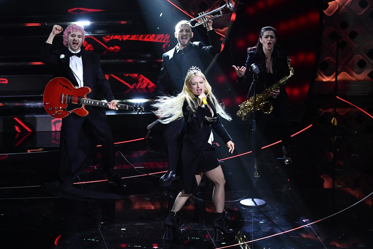 Sanremo 2002: le lacrime di Damiano dei Maneskin, Fiorello show e… Sanremo 2002: le lacrime di Damiano dei Maneskin, Fiorello show e…