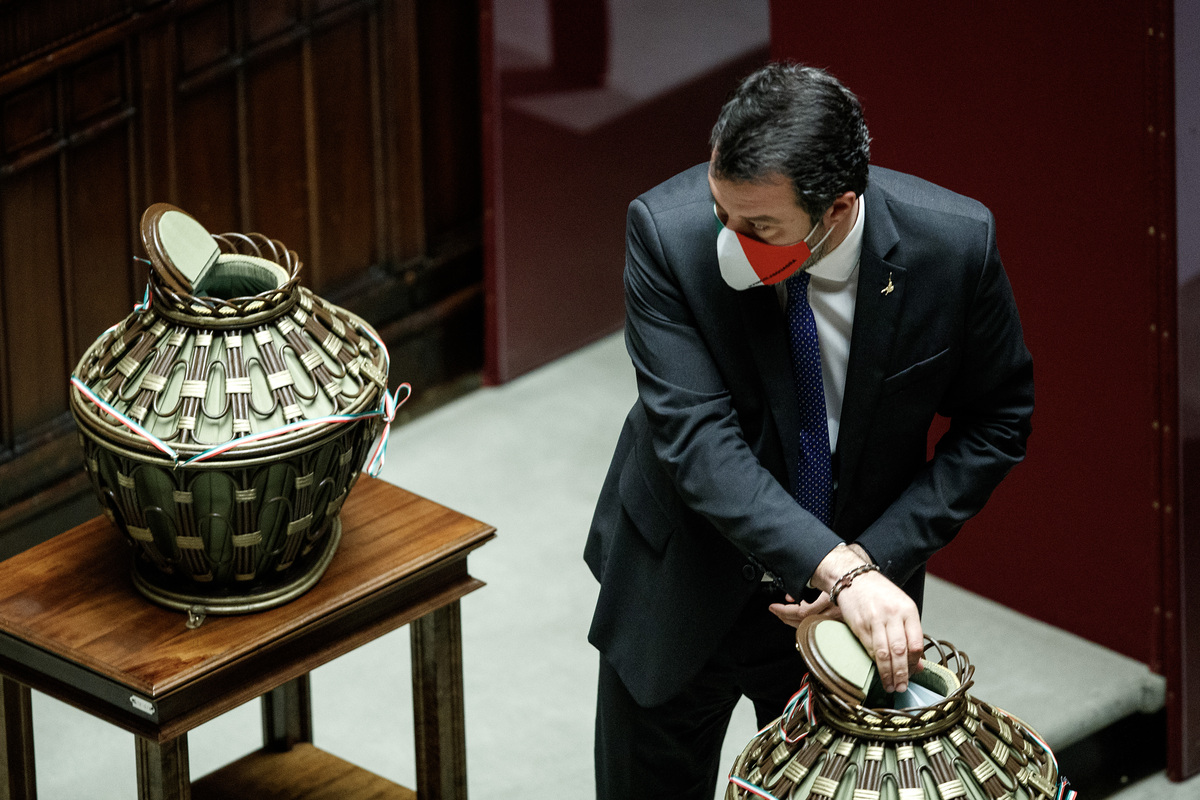 Lega, Salvini: “Noi con Giorgia Meloni non c’entriamo”. Decisa rottura con Fdi Lega, Salvini: “Noi con Giorgia Meloni non c’entriamo”. Decisa rottura con Fdi