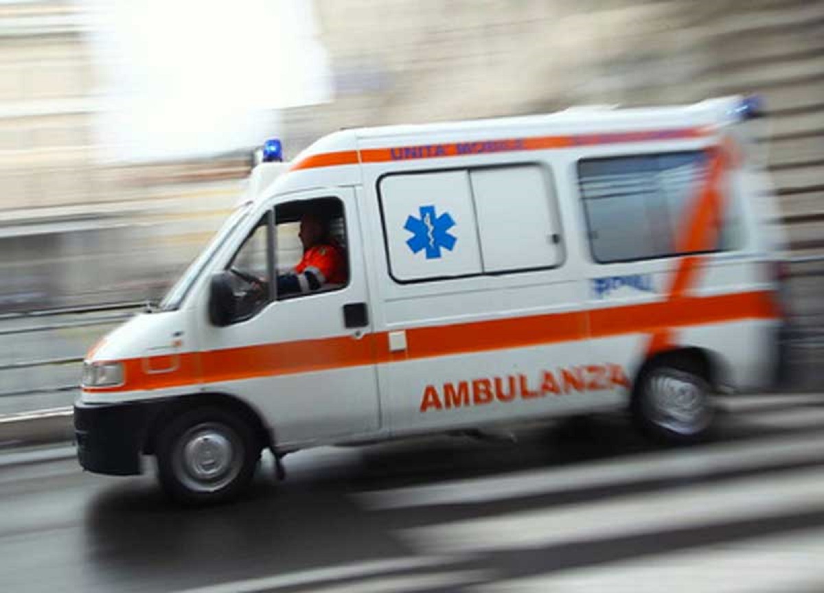 Bari, abusi in ambulanza su una studentessa ubriaca: arrestato un 36enne Bari, abusi in ambulanza su una studentessa ubriaca: arrestato un 36enne