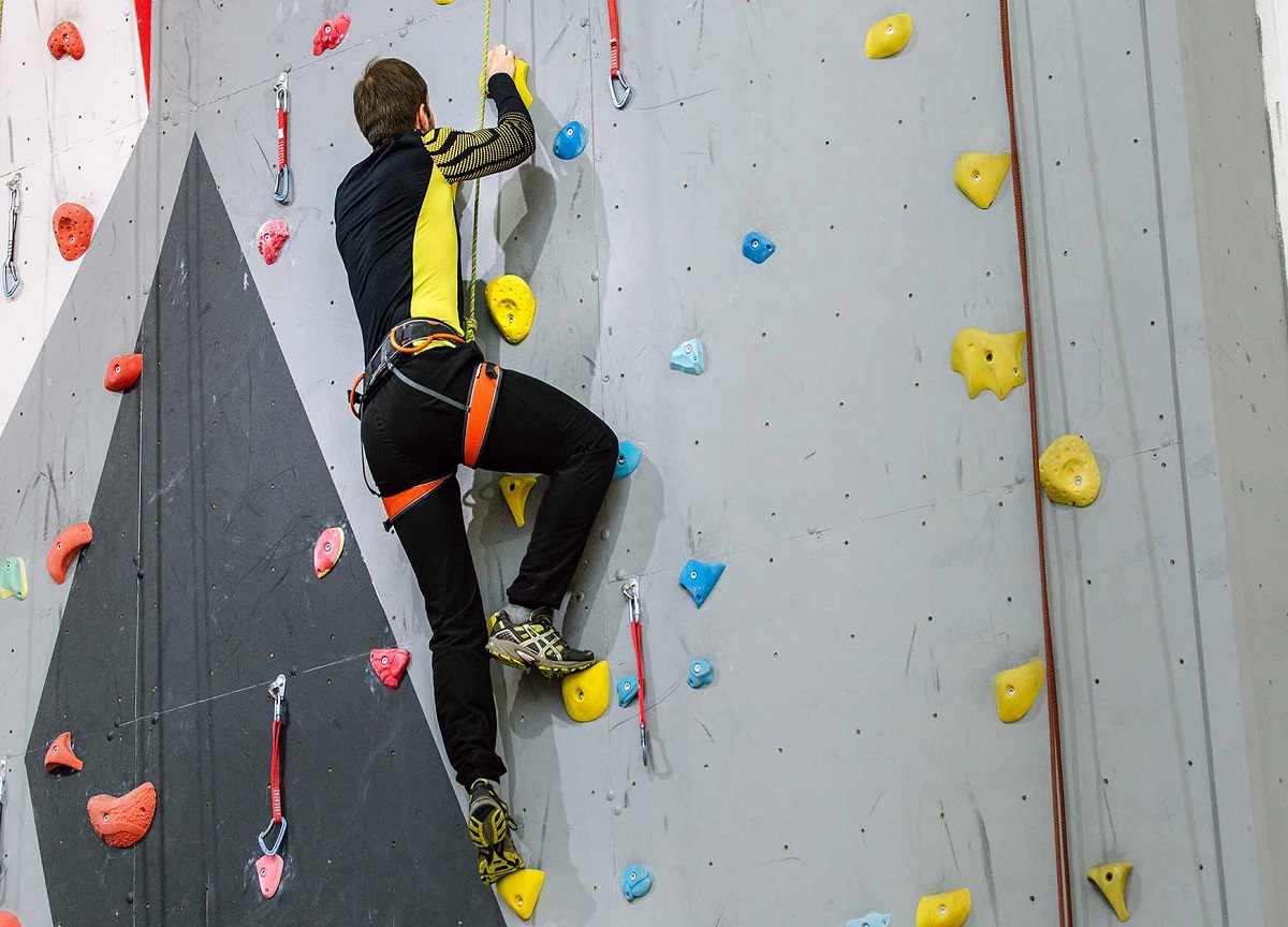 Milano, precipita mentre fa arrampicata in palestra: è gravissimo Milano, precipita mentre fa arrampicata in palestra: è gravissimo