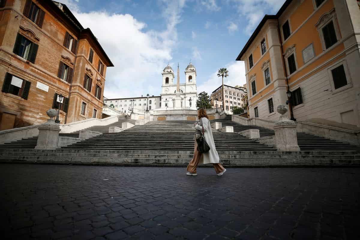 Roma, tornano le sfilate di moda a piazza di Spagna. Approvata mozione di FdI