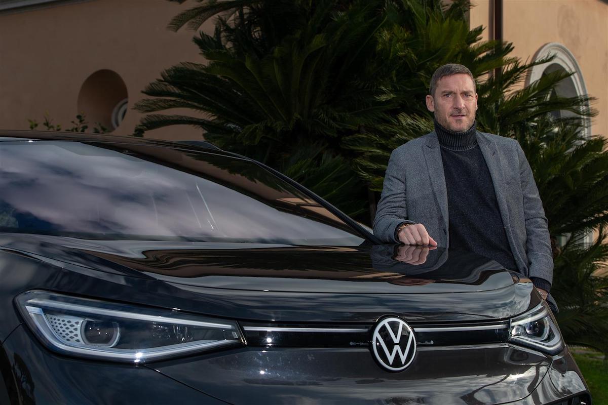 Volkswagen e Francesco Totti insieme per promuovere la mobilità elettrica Volkswagen e Francesco Totti insieme per promuovere la mobilità elettrica