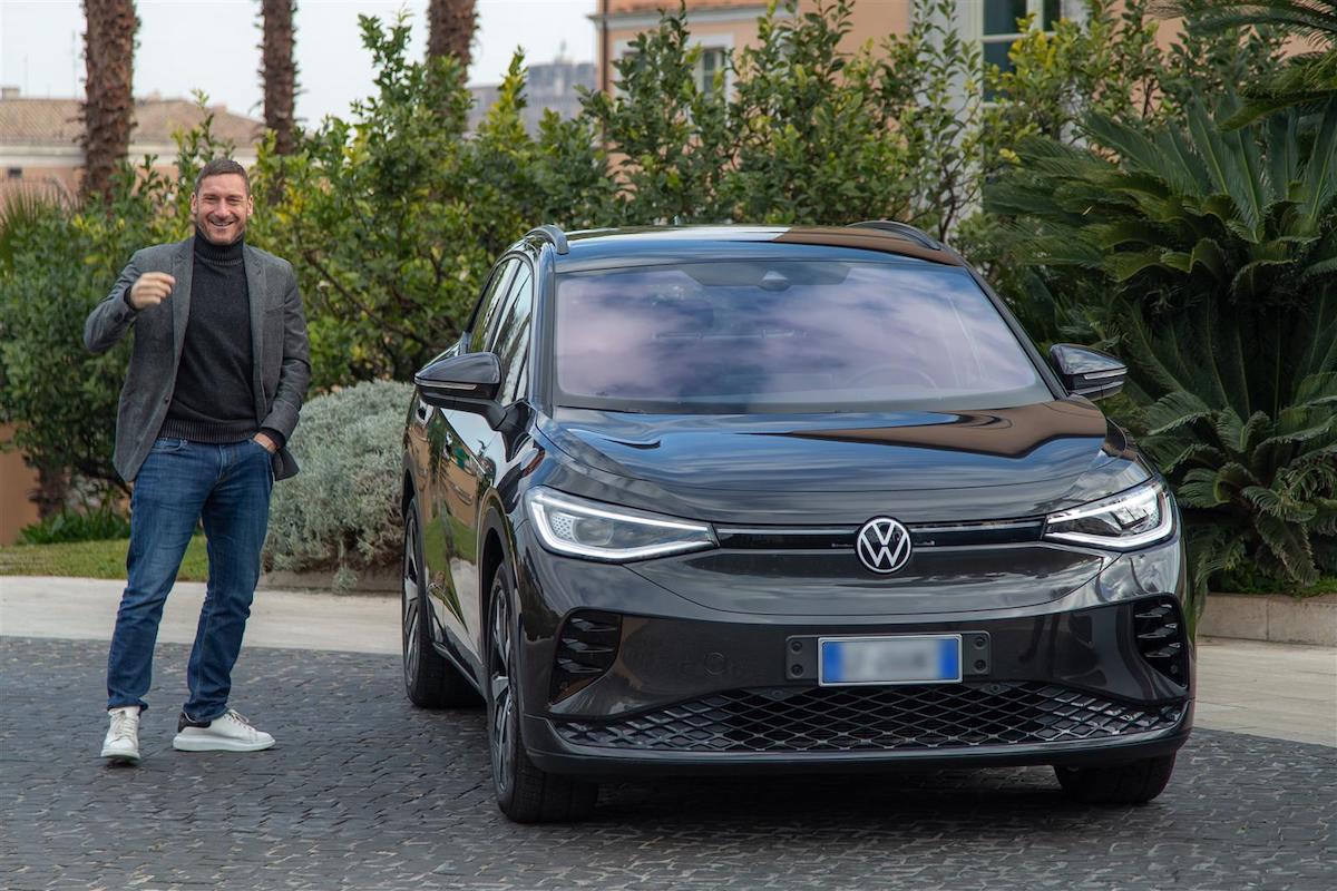 Volkswagen e Francesco Totti insieme per promuovere la mobilità elettrica Volkswagen e Francesco Totti insieme per promuovere la mobilità elettrica