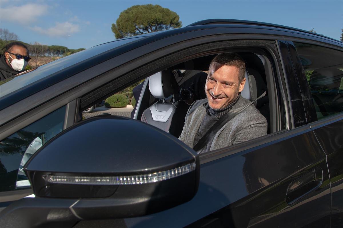 Volkswagen e Francesco Totti insieme per promuovere la mobilità elettrica Volkswagen e Francesco Totti insieme per promuovere la mobilità elettrica