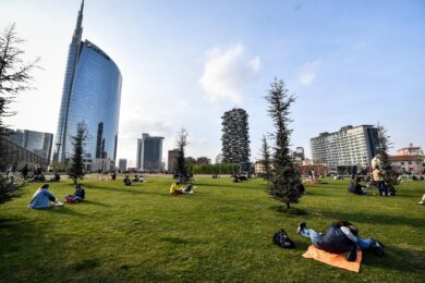 Caldo record a Milano, sembra primavera: 21 gradi a febbraio e cielo terso