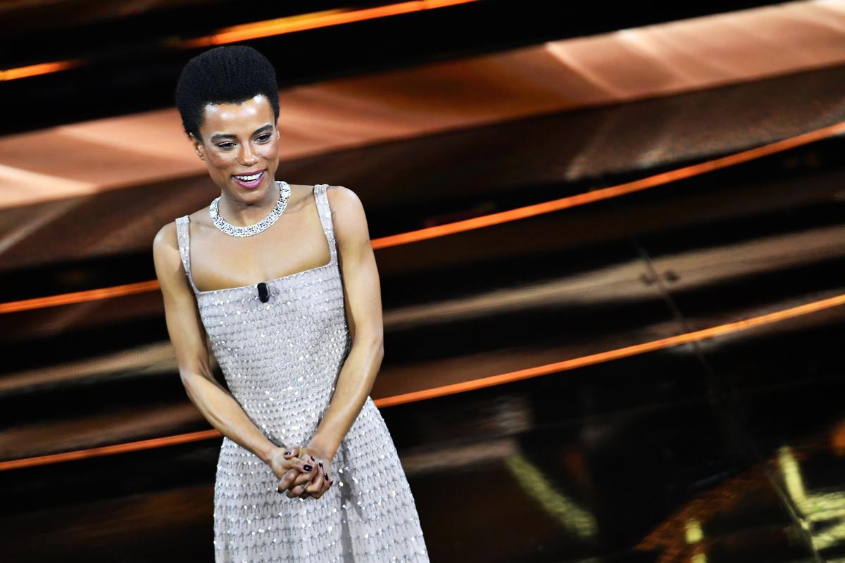 Ascolti Tv, effetto Zalone a Sanremo: seconda serata da record con 55% share